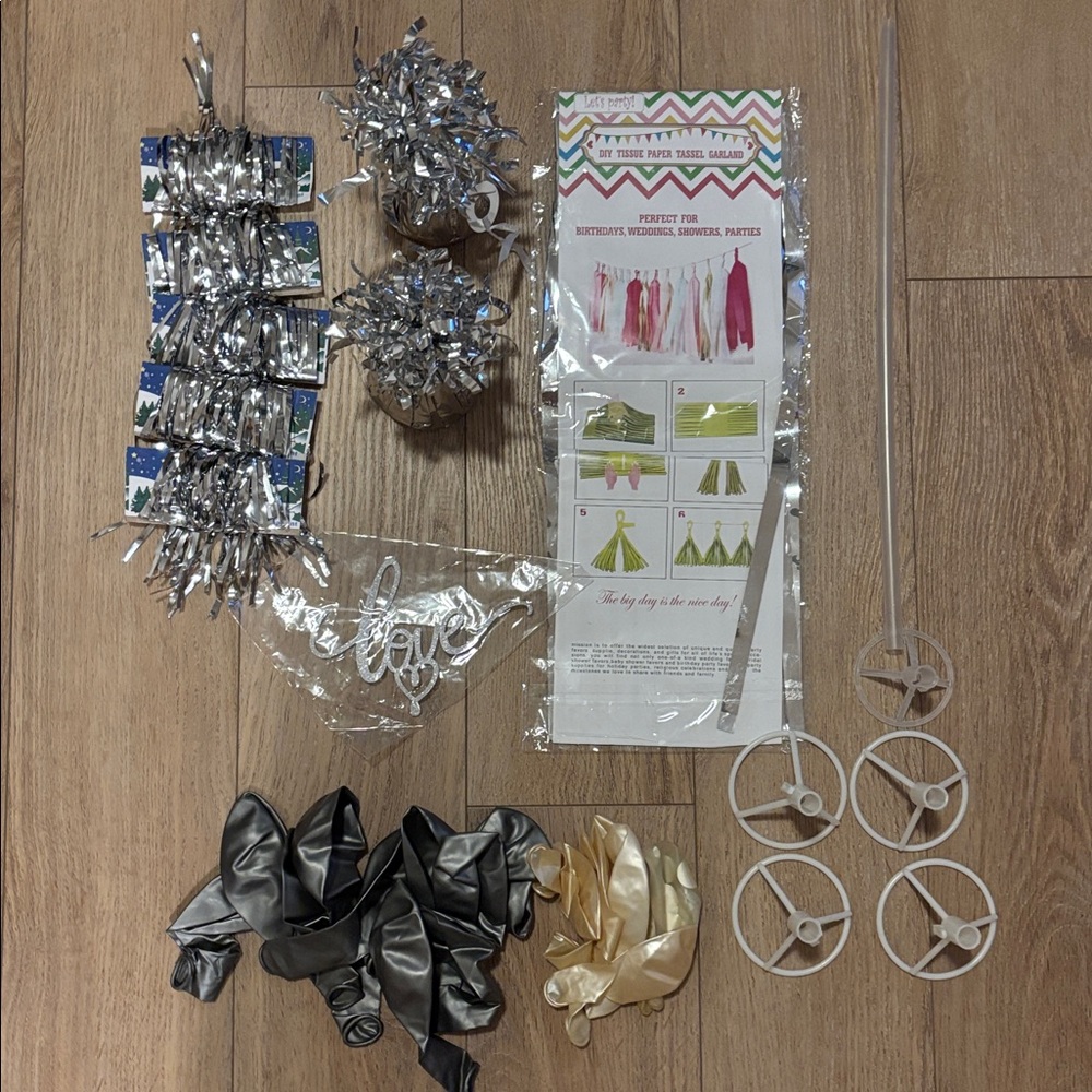 Gifts for Anyone 🎁 Silver Party Decoration Set